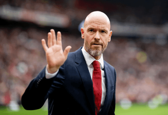 Eric Ten Hag waving